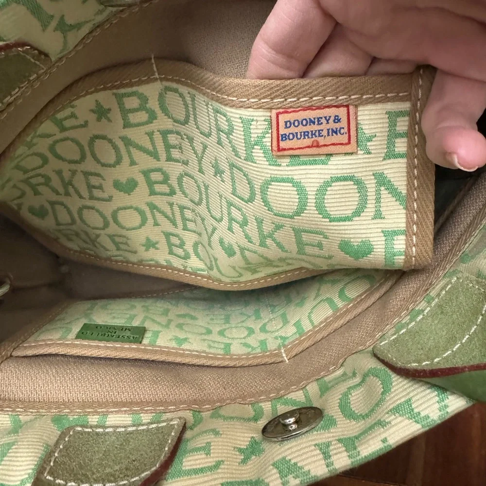 Dooney & Bourke Vintage Signature Heart & Stars Green and Cream Shoulder Bag - Picture 6 of 7